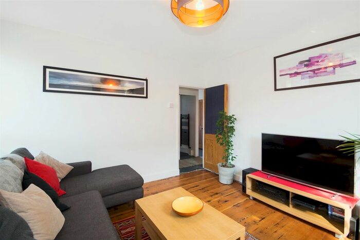 2 Bedroom Flat For Sale In Hanbury House, Hanbury Street, Shoreditch, E1