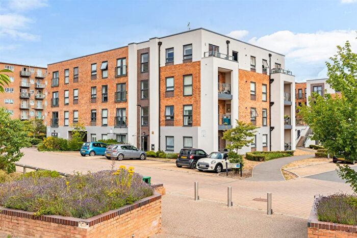 2 Bedroom Apartment For Sale In Duchess Court, Welwyn Garden City, AL7