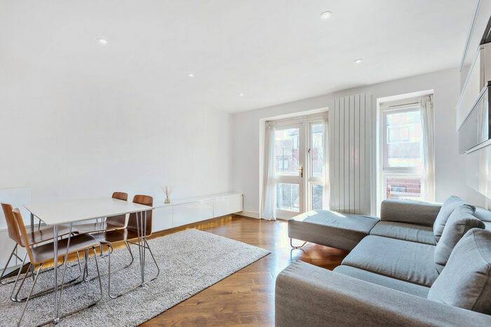 2 Bedroom Flat To Rent In Island Road, Surrey Quays, SE16