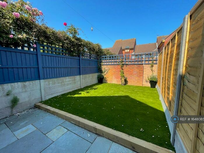 1 Bedroom Flat To Rent In Bargates, Christchurch, BH23