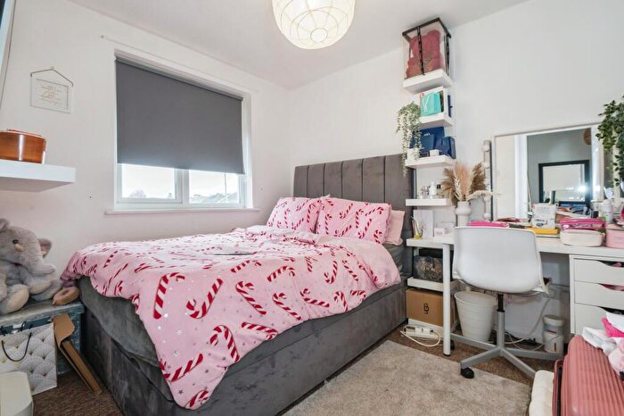 3 Bedroom Terraced House For Sale In Mead Close, Romsey, SO51