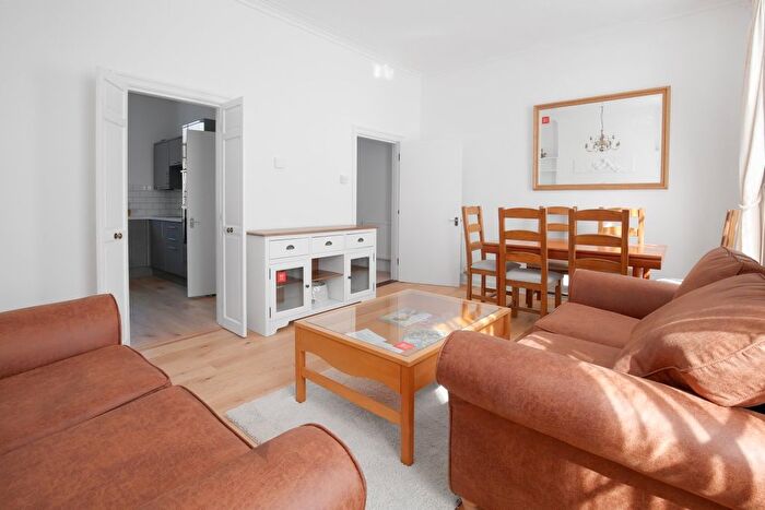 2 Bedroom Flat To Rent In York Street, London, W1H