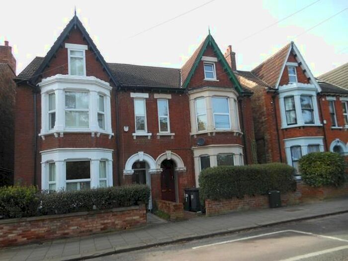 1 Bedroom Flat To Rent In Foster Hill Road, Bedford, MK41