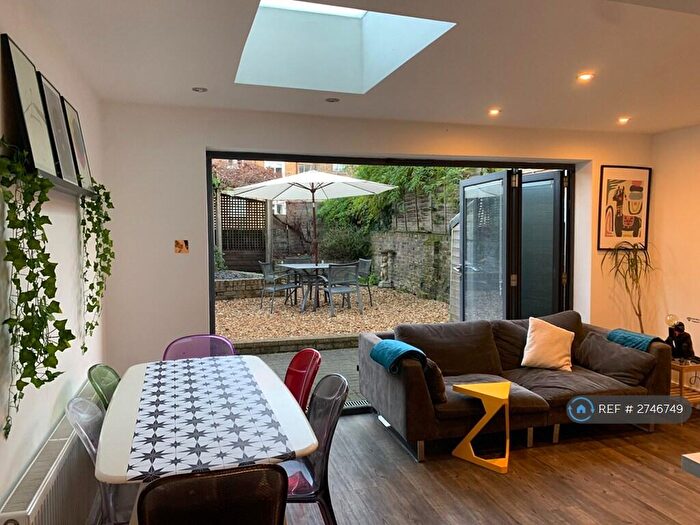 2 Bedroom Flat To Rent In Highbury, London, N5