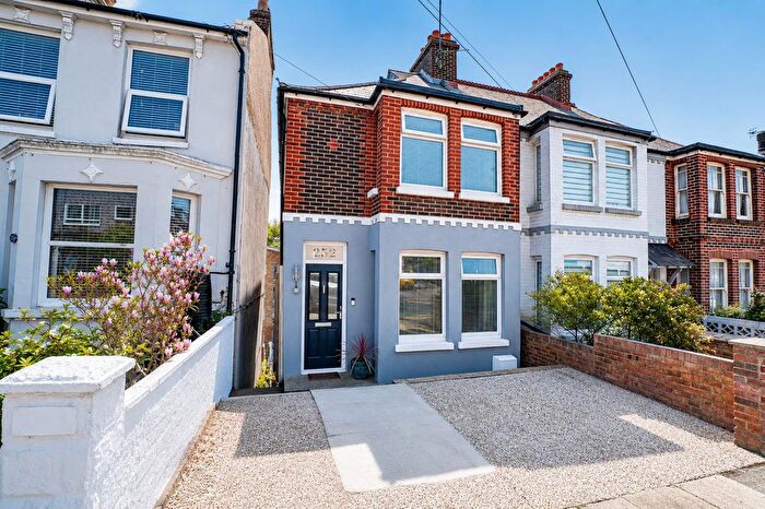3 Bedroom End Terrace House For Sale In Harold Road, Hastings, TN35