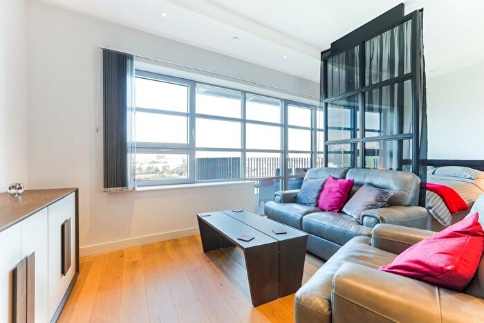 Apartment To Rent In Kent Building, London City Island, London, E14