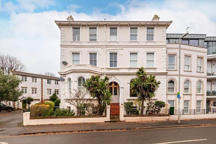 2 Bedroom Flat For Sale In Surbiton Crescent, Surbiton, Kingston Upon Thames, KT1