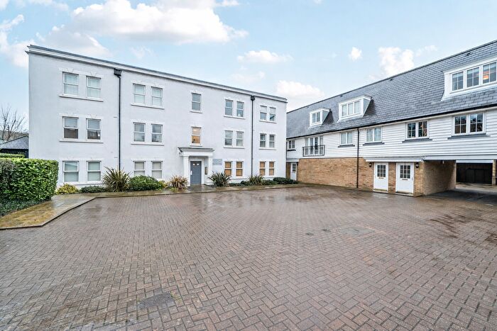 2 Bedroom Flat For Sale In Millpond Place, Carshalton, SM5