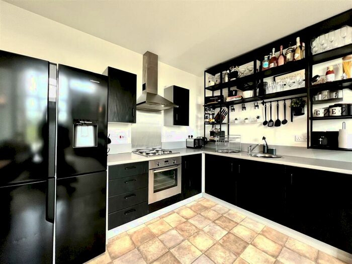 2 Bedroom Apartment To Rent In Altrincham Road, Manchester, M22