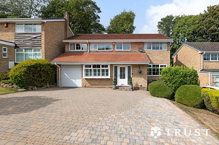 4 Bedroom Detached House For Sale In Cheviot Way, Mirfield, WF14