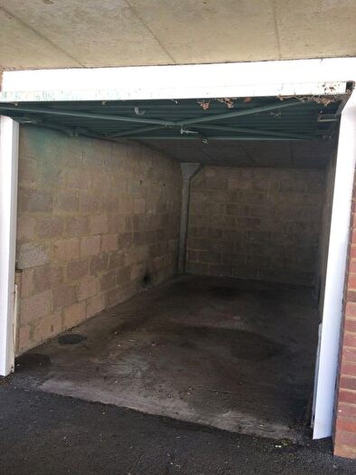 Garage / Parking To Rent In Basinghall Gardens, Sutton, SM2