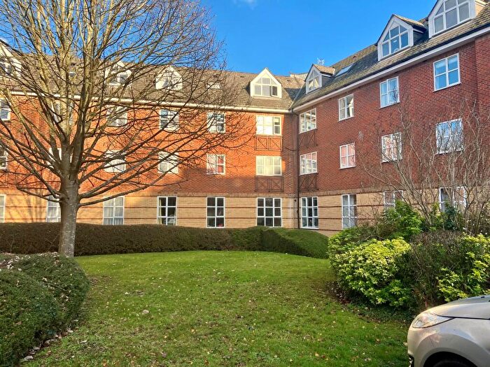2 Bedroom Apartment To Rent In Dorchester Court, Dexter Close, St. Albans, AL1