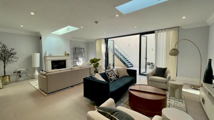 5 Bedroom Semi-Detached House To Rent In Kings Road, Richmond, TW10