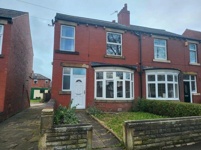 3 Bedroom Semi-Detached House To Rent In Bywell Road, Dewsbury, WF12