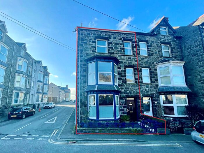6 Bedroom Semi-Detached House For Sale In Marine Road, Barmouth, LL42