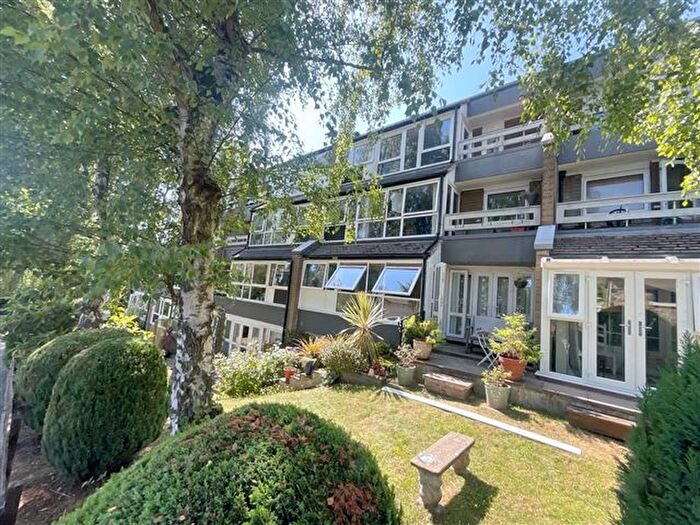 1 Bedroom Flat For Sale In Storth Lane, Sheffield, S10