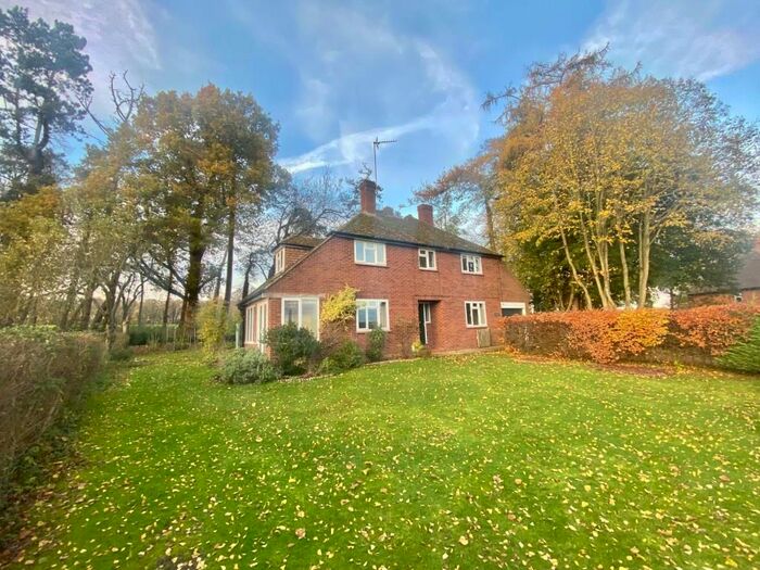 3 Bedroom Detached House To Rent In Rotherfield Greys, Henley On Thames, RG9