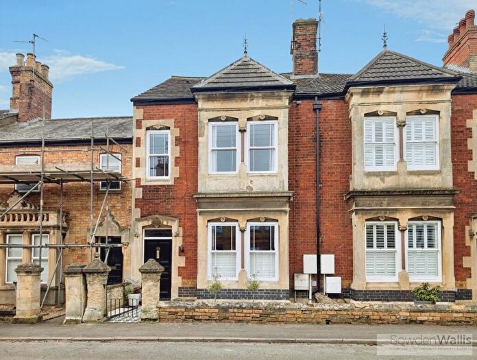 4 Bedroom Town House For Sale In Queen Street, Stamford, PE9