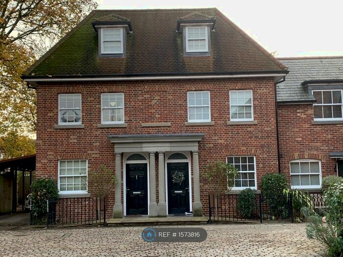 3 Bedroom Semi-Detached House To Rent In Crown Mews, Feltham, TW13