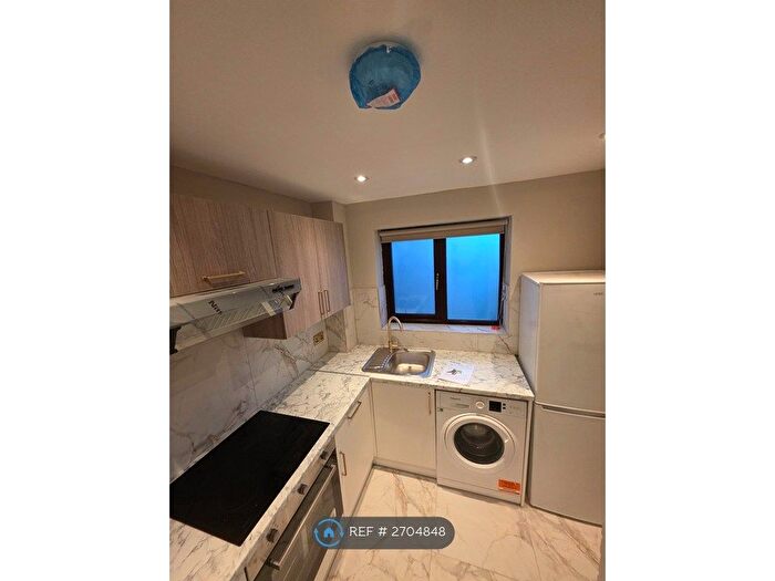 1 Bedroom Flat To Rent In Marchside Close, Hounslow, TW5