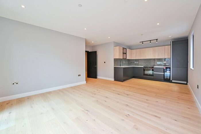 2 Bedroom Flat To Rent In Crimscott Street, Bermondsey, London, SE1