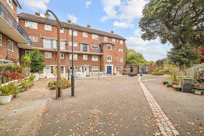2 Bedroom Flat For Sale In Matlock Road, London, E10
