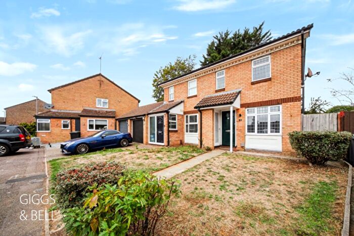 2 Bedroom Semi-Detached House For Sale In Penda Close, Luton, Bedfordshire, LU3