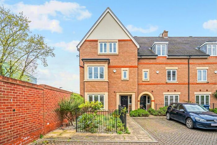 4 Bedroom End Of Terrace House To Rent In Maywood Road, Oxford, OX4