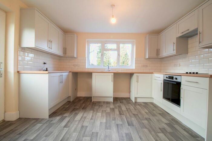 3 Bedroom Detached House To Rent In Busbridge Lane, Godalming, GU7