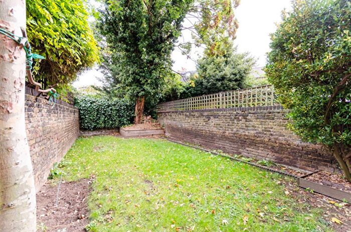 4 Bedroom Flat For Sale In Wandsworth Bridge Road, Fulham, London, SW6