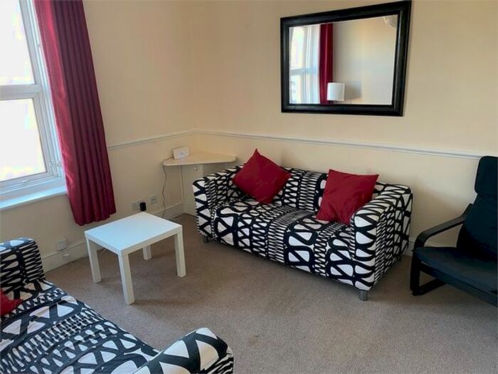 5 Bedroom Maisonette To Rent In Holdenhurst Road, Bournemouth, BH8