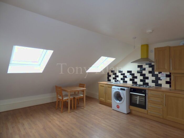 Studio To Rent In Tabley Road, London, N7