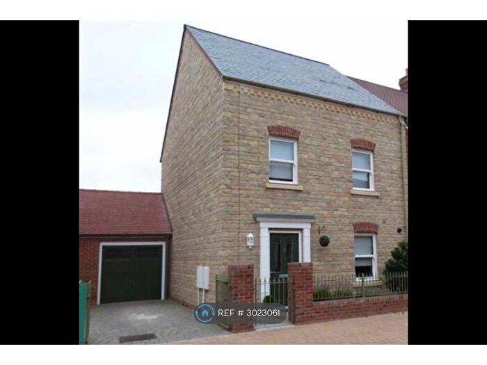 4 Bedroom Semi Detached House To Rent In Fernacre Road, Swindon, SN1