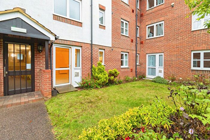 1 Bedroom Flat For Sale In Hamilton Court, Lammas Walk, Leighton Buzzard, LU7