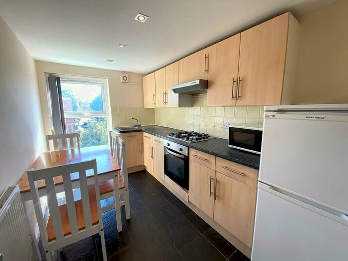 2 Bedroom Apartment To Rent In Cottage Grove, Southsea, PO5