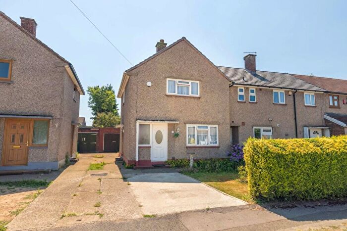 2 Bedroom Semi-Detached House For Sale In Quinbrookes, Slough, SL2