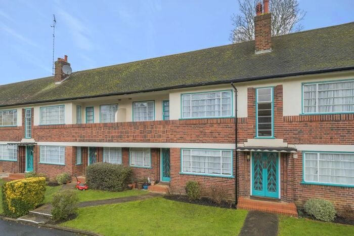 2 Bedroom Maisonette To Rent In Glenhill Close, Finchley, N3