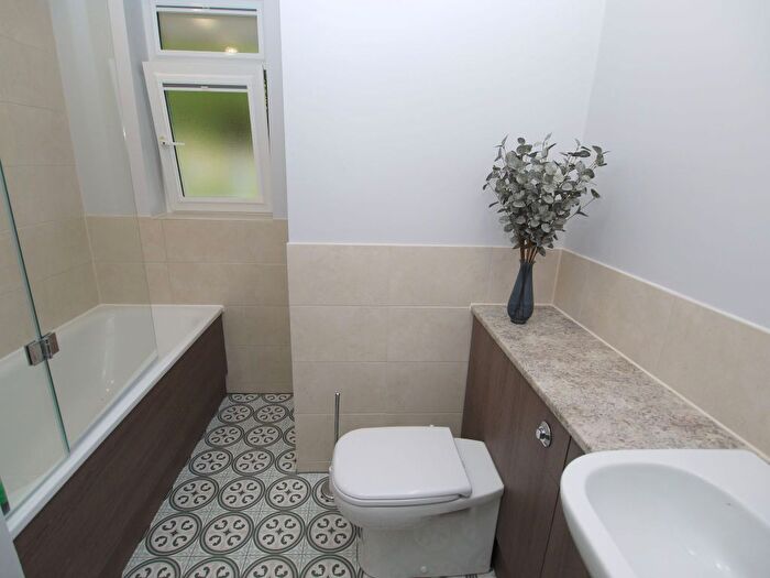 2 Bedroom Property For Sale In Knotts Place, Sevenoaks, TN13