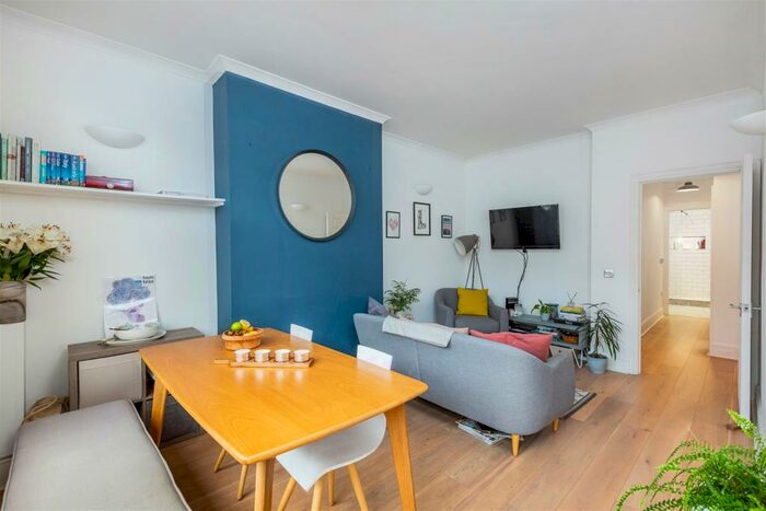 2 Bedroom Flat To Rent In Upper Richmond Road, East Sheen, SW14