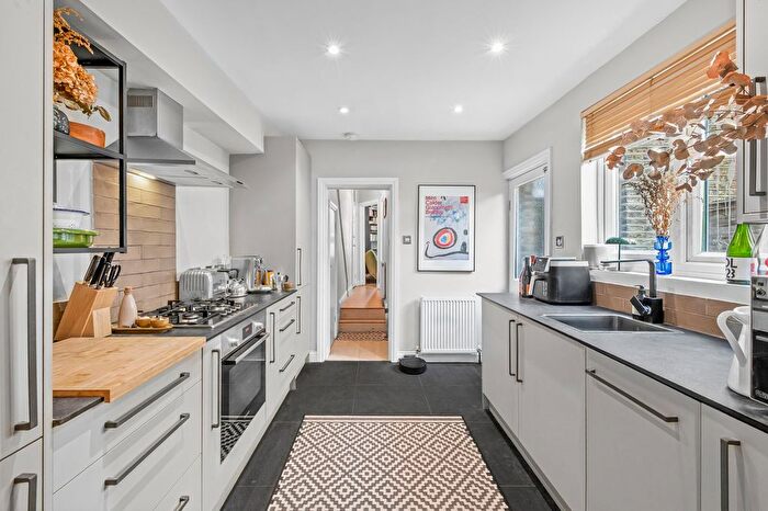 1 Bedroom Flat To Rent In Binns Road, Turnham Green, W4