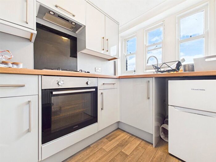 1 Bedroom Apartment To Rent In Millers Road, Brighton, BN1