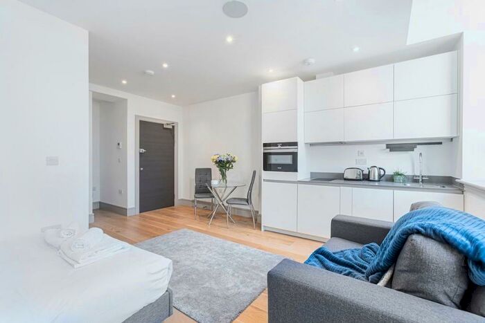 Studio To Rent In Lawrence Road, London, N15