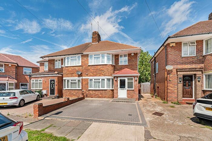 3 Bedroom Semi Detached House For Sale In Wychwood Close, Edgware, HA8