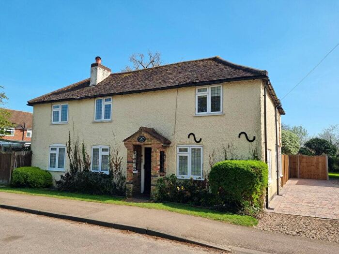 3 Bedroom Detached House To Rent In Roestock Lane, Colney Heath, AL4