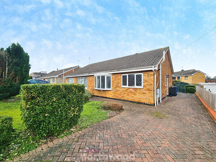 2 Bedroom Semi-Detached Bungalow For Sale In Horninglow Close, Cantley, Doncaster, DN4