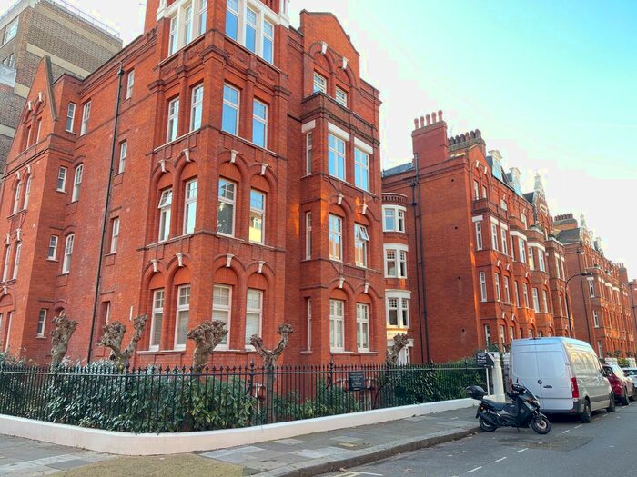 1 Bedroom Flat To Rent In Hamlet Gardens, Hammersmith, London, W6