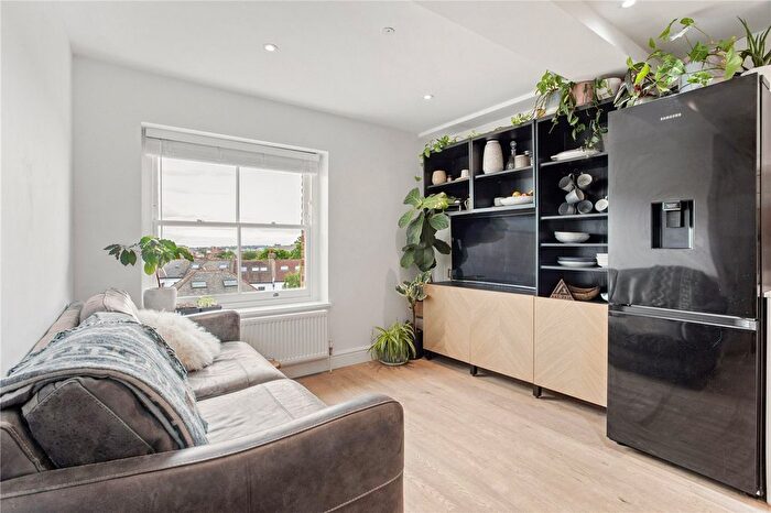 2 Bedroom Flat For Sale In Trinity Road, London, SW17
