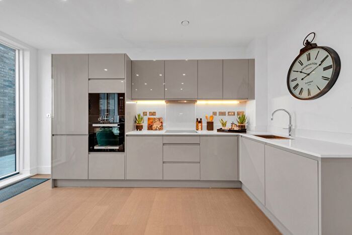 2 Bedroom Flat For Sale In Flat Bookbinder Point, Acton, W3