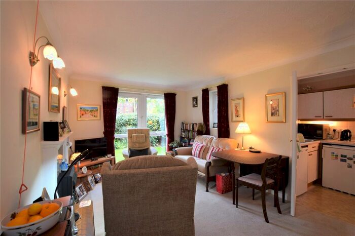 2 Bedroom Flat For Sale In Flat, Orchard Court, St. Chads Road, Leeds, West Yorkshire, LS16
