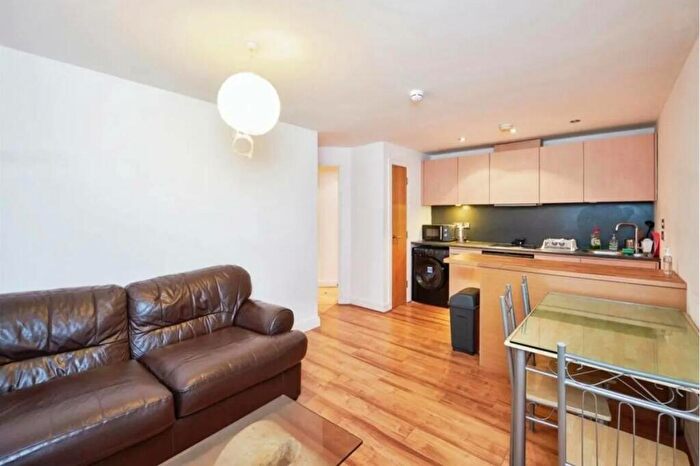 3 Bedroom Flat To Rent In Kelly Avenue, SE15